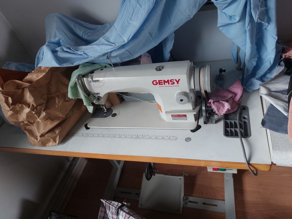 Швейная машина продам