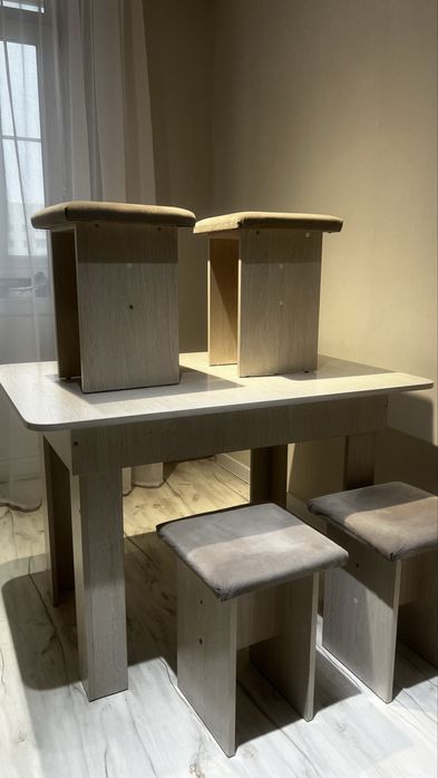 Стол кухонный с табуретками