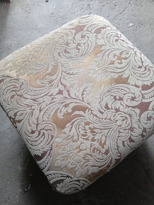 Продам пуфик в нормальном состоянии