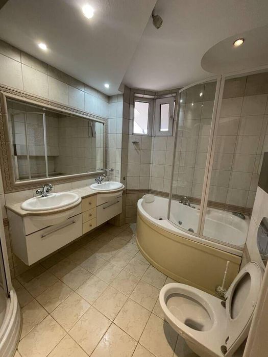 Дава се под наем Многостаен апартамент в Пловдив, Център - 170 кв.м за 900 € - Снимка #7