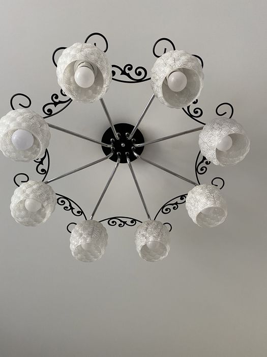 Продам люстру 8 рожковую