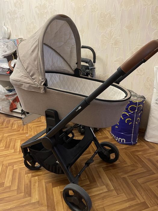 Продам свою Универсальная детская коляска Freeon E70 3 В 1