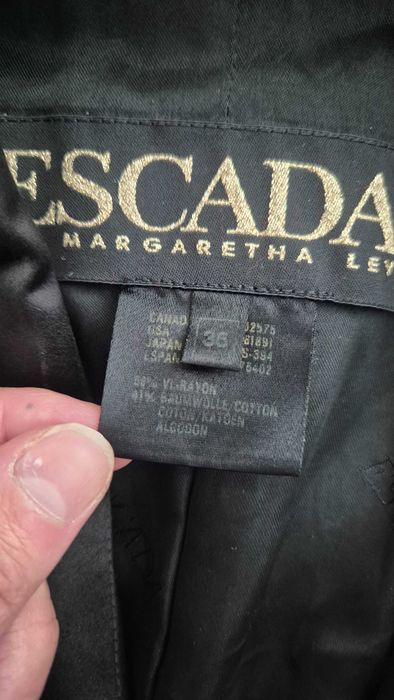Sacou catifea Escada