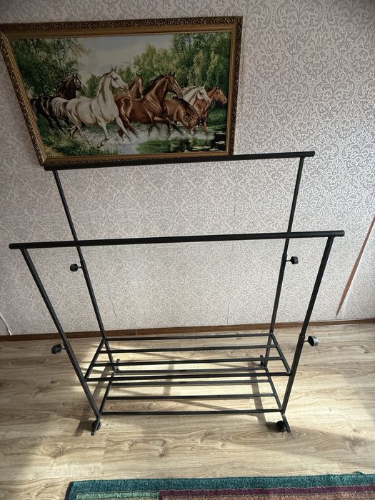 Напольная вешалка металическая