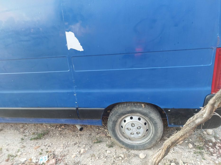 Продавам бус без номера за части