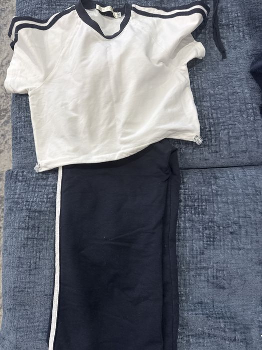 Отдам бесплатно одежду на девочку