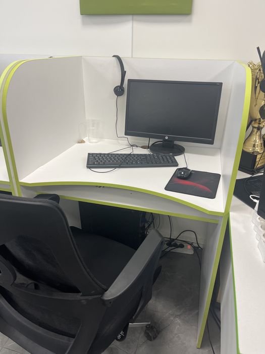 Офисные столы стулья