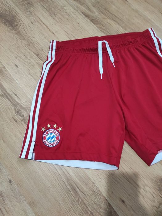 Pantaloni scurți Adidas Bayern München mărimea XL