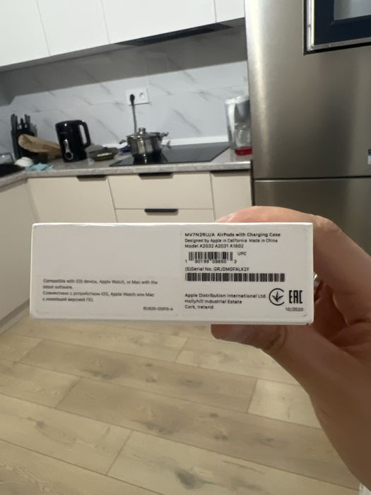 Продам airpods оригинал
