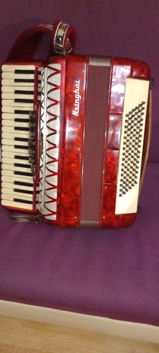 Vând acordeon Hsimghai (Parrot), cu 96 de basi