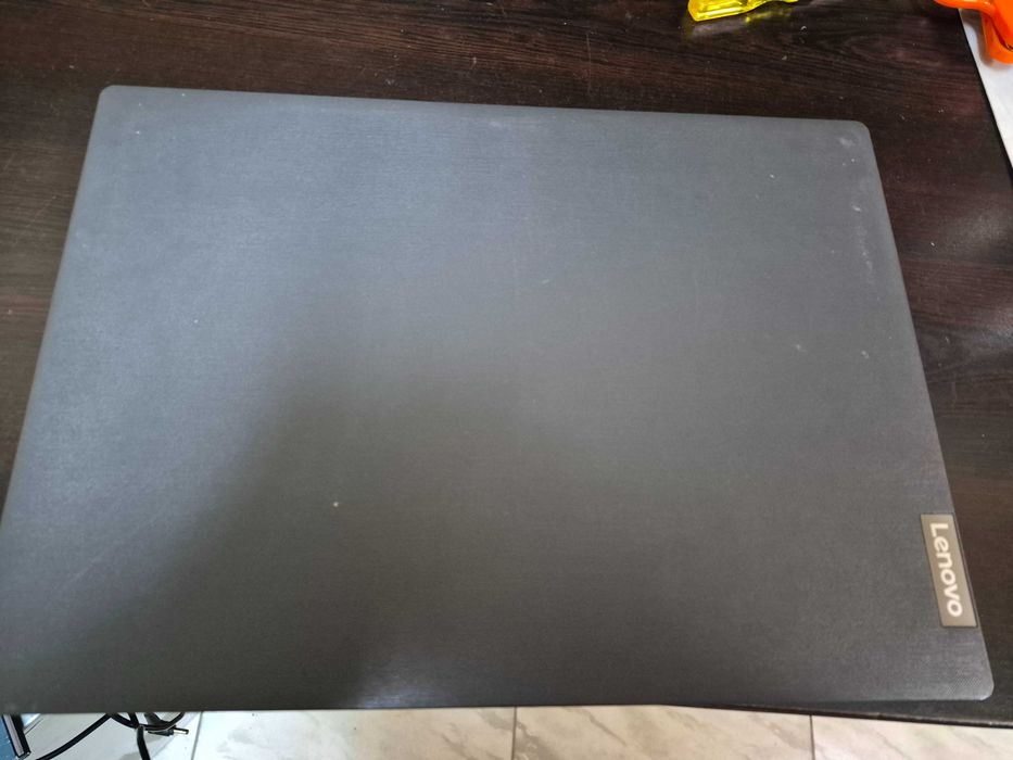 Лаптоп Lenovo V14 ADA RAM 4GB DDR4 256 SSD AMD Ryzen 5 3500U  Проблем.