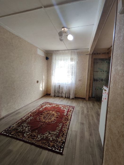2 ком квартиру Спутник 9. Первый этаж . Без обстановки. 250уе