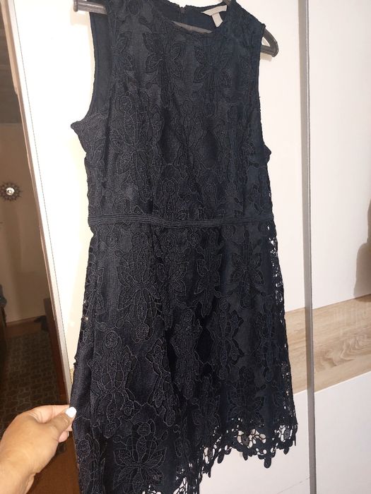 Тъмно синя дантелена рокля