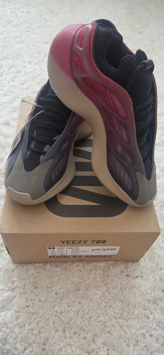 Adidas Yeezy 700 V3,originali,marimea 37 1/3,culoare roz cu gri,noi,cu eticheta