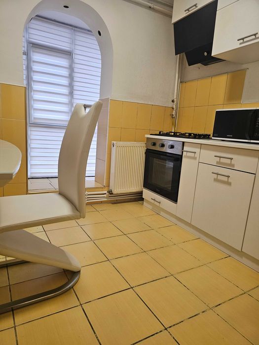 Apartament cu 3 camere Topoloveni vis a vis de școala generală
