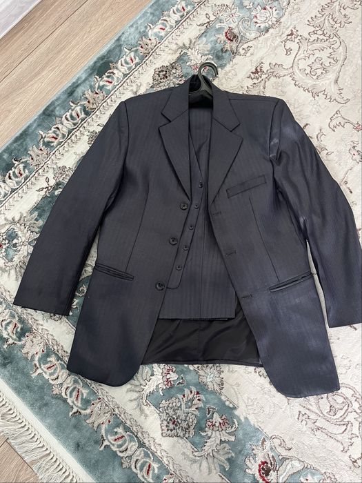 Продам костюмы совершенно новые