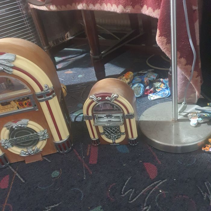 Vind Juke box diferite dimensiuni.