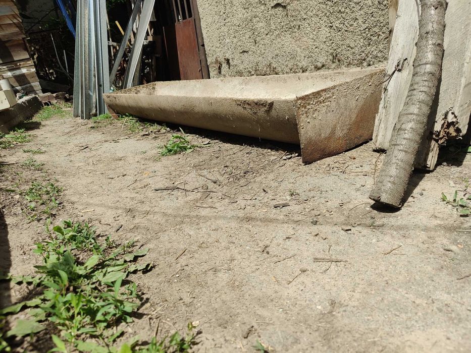 Корыто, ёмкость для корма скотины