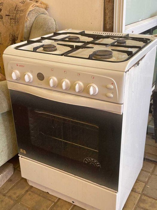 Продам газовую плиту