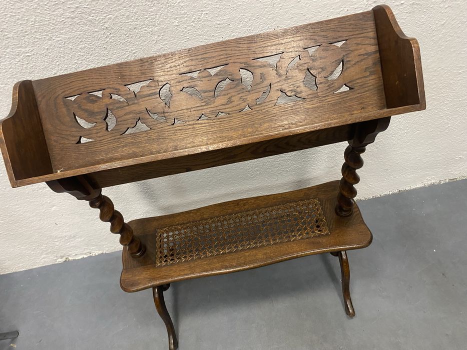 Поставка за вестници дъб резба и ратан England 1940