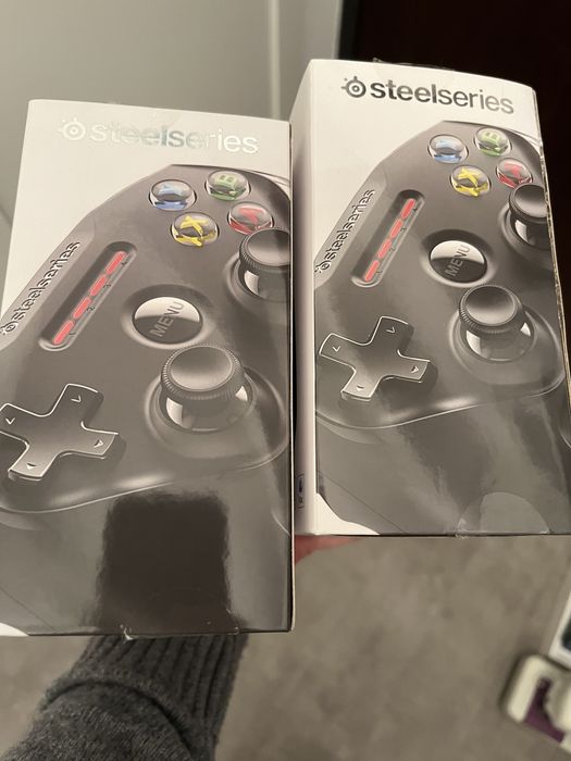 Doua controllere Steelseries Nimbus