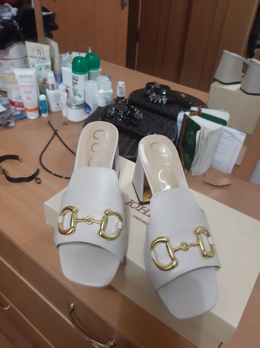 Продам босоножки