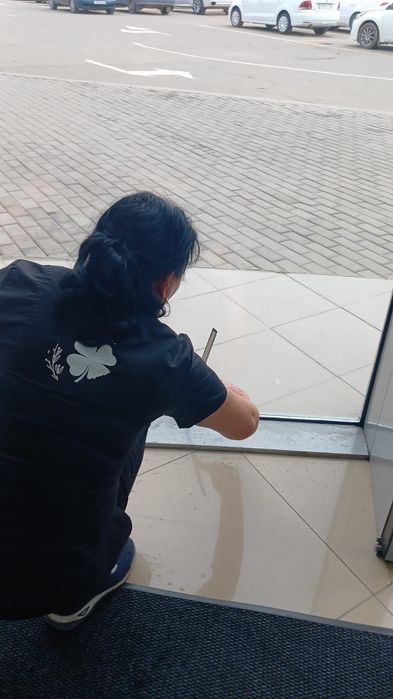 Профессиональная мойка витрин