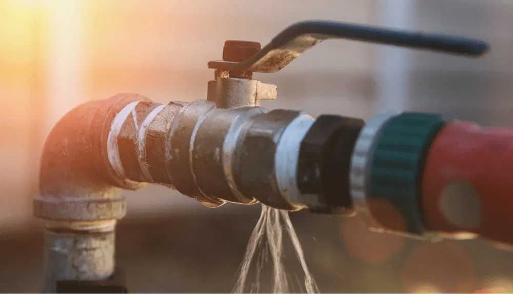 Устранение течей в трубах