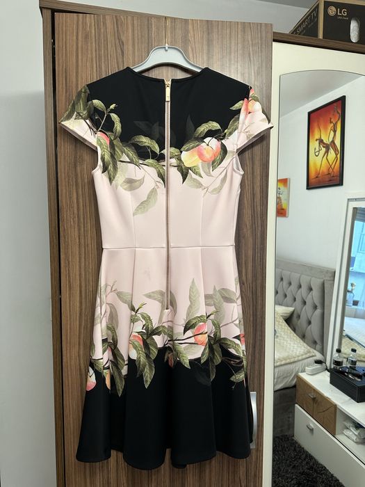 Оригинална рокля на Тед Бейкър