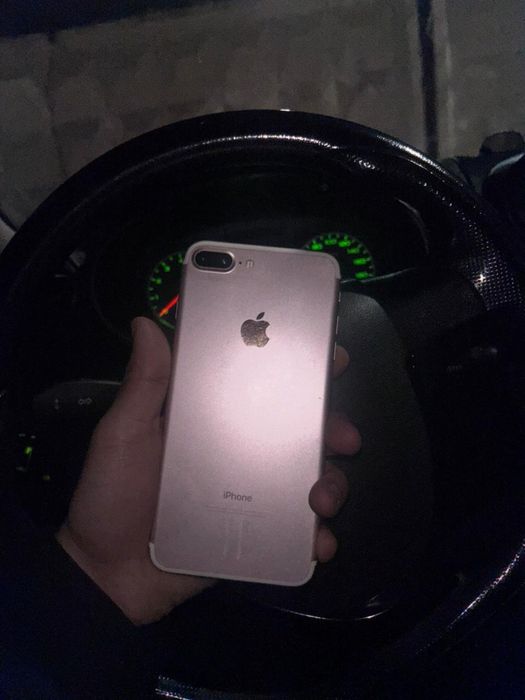 Продам айфон 7 плюс