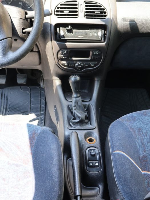 Продавам Пежо 206