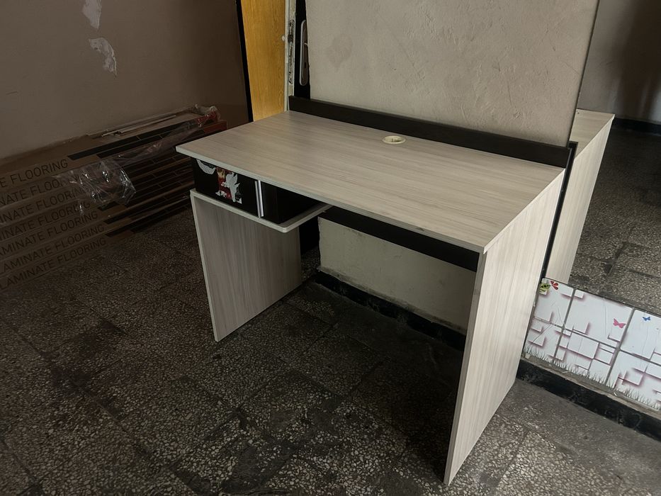 Детско столче и бюро за учене