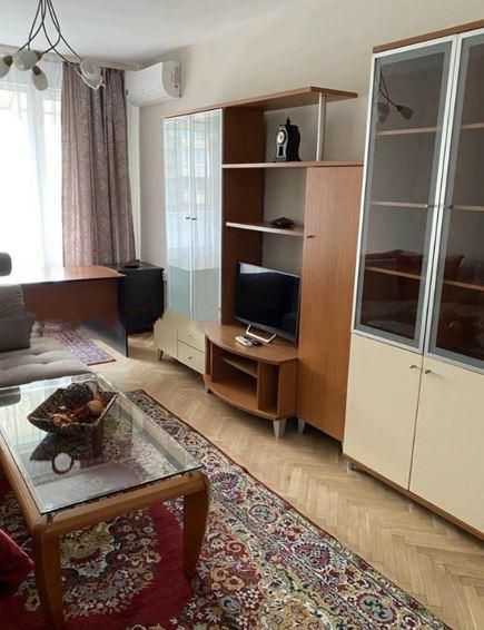 Дава се под наем Тристаен апартамент в София, Иван Вазов - 90 кв.м за 1000 € - Снимка #1