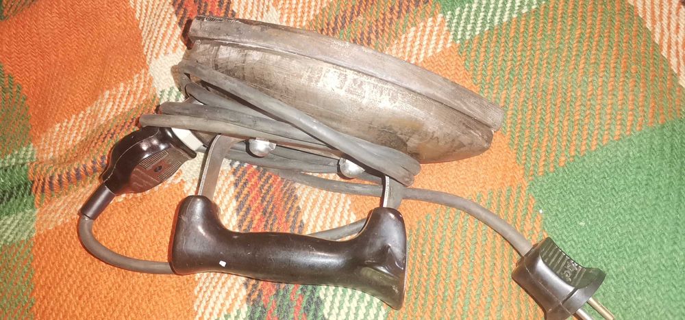 Работеща ютия от времето на соцс