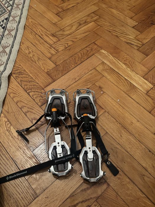 Coltari Black Diamon Sabertooth Pro, full automati, aproape noi