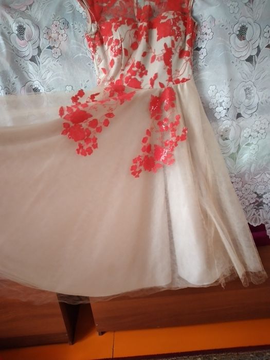 Женское платье почти новый