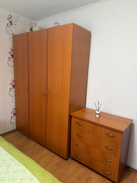 Se vinde mobila completa pat dublu sifonier 4 usi comoda