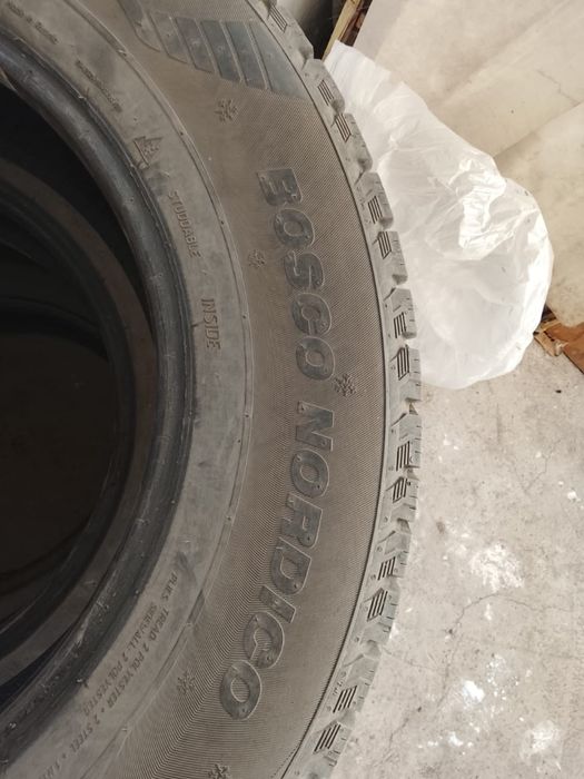 Зымный шины R17。