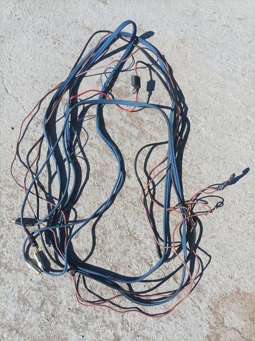 Чинчов кабел за усилвател или бас каса