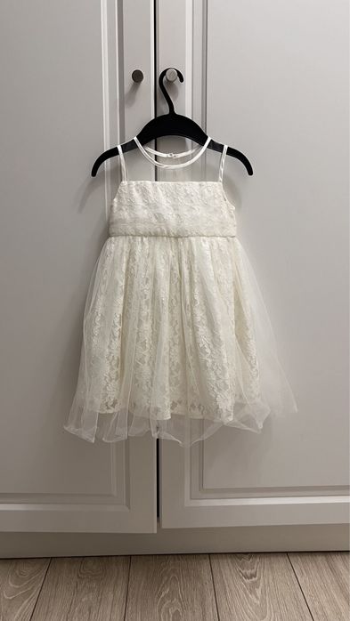 Платье нарядное детское белое