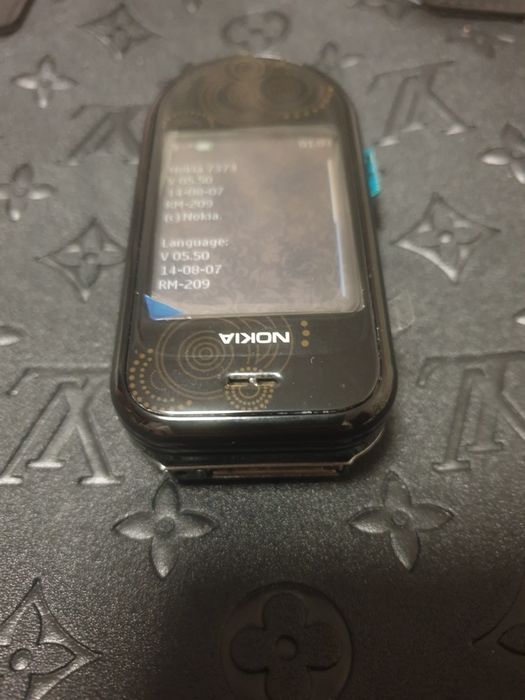 Assalom alekum Telefon Sotiladi Original 7373 Black Flowers