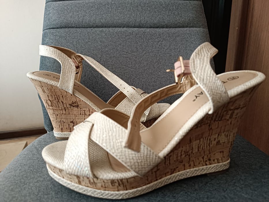 Новые удобные босоножки