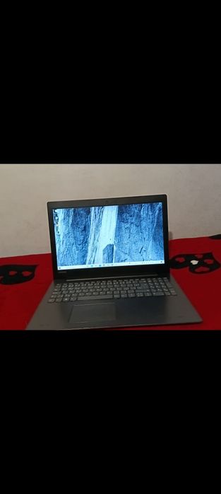 Vând laptop lenovo vrea cineva
