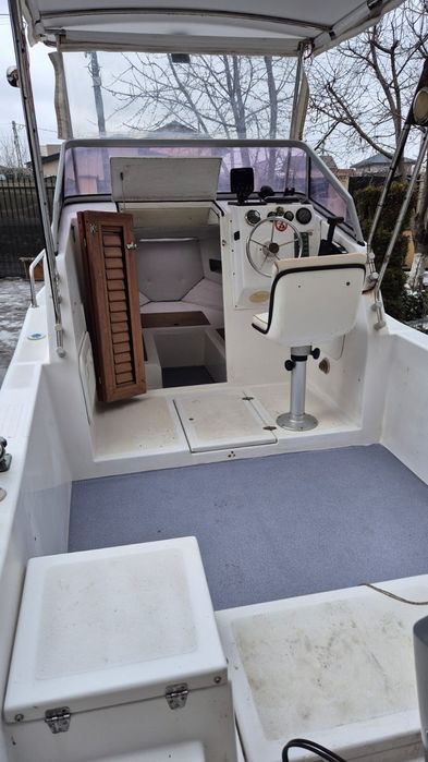 Vand barca cabinata 5.8 m lungime