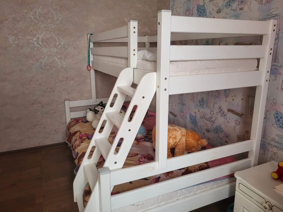 Продам двуъхярусную кровать