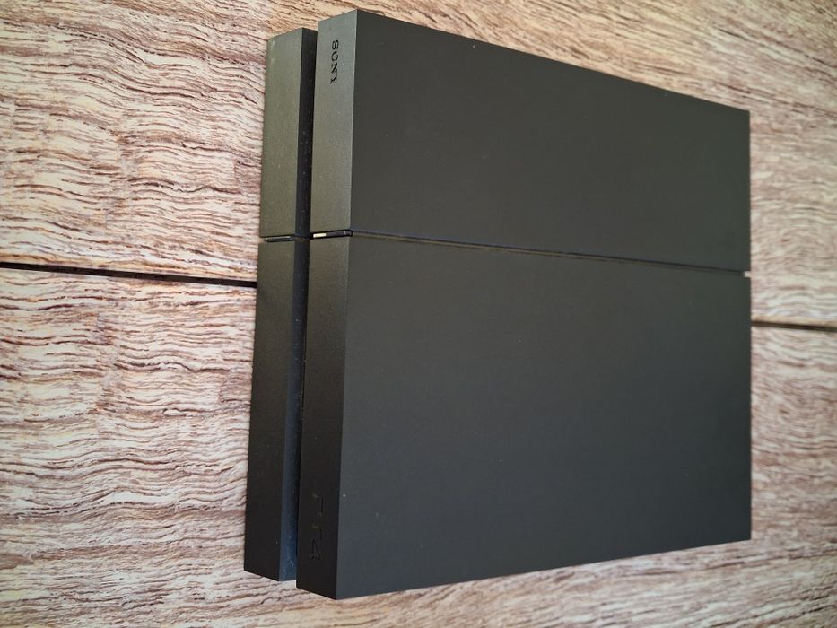 Vând PlayStation4 (Ps4) memorie 861 GB