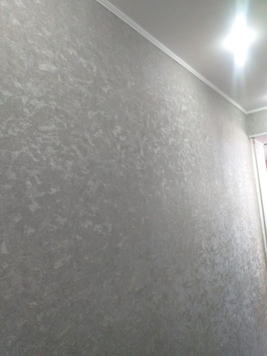 Поклейка обоев очень аккуратно