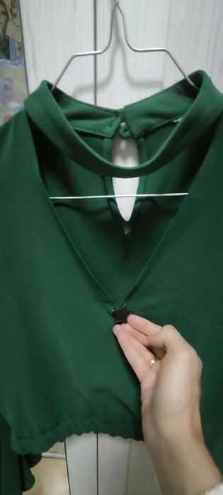 Къса риза с остро деколте