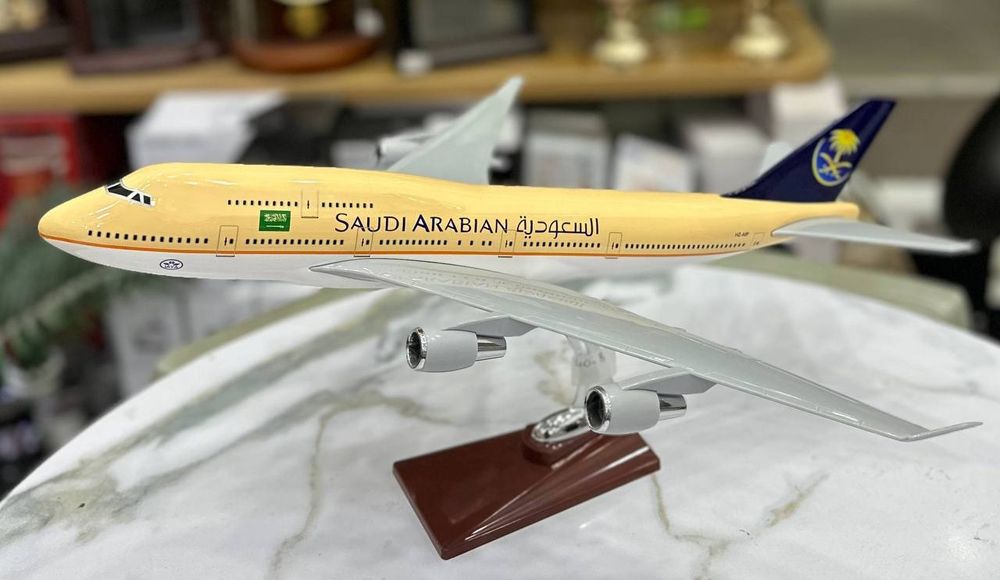 модель самолета Boeing 777-300ER авиакомпании American Airlines