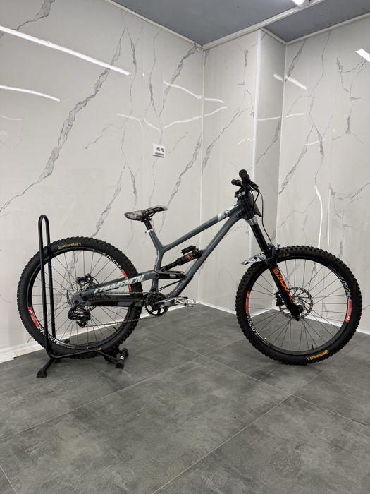 Колело за спускане Commencal FRS Furious DH 2023 M 27.5